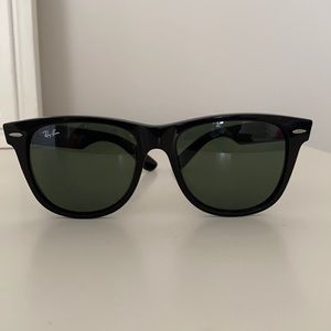 RAY BAN WAYFARER SUNGLASSES